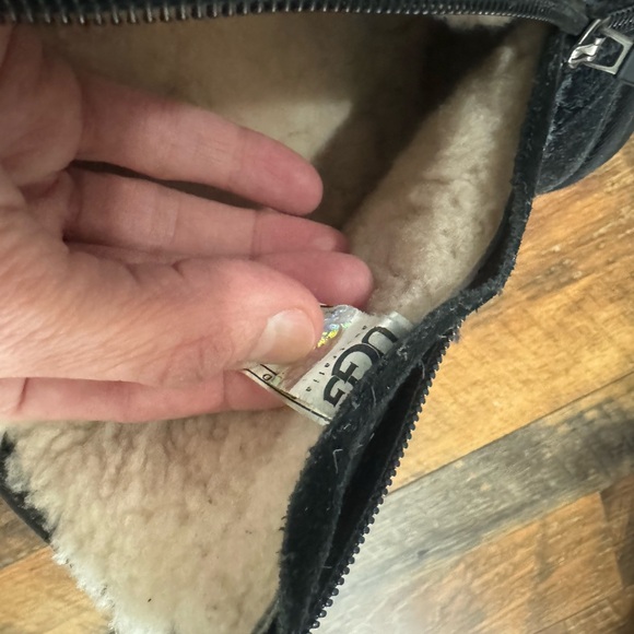 Ugg Australia Girls y5 Studded “Clovis” Boots. Black. - Picture 10 of 10